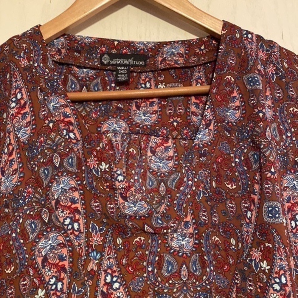 Signature studio v neck top - Picture 2 of 6